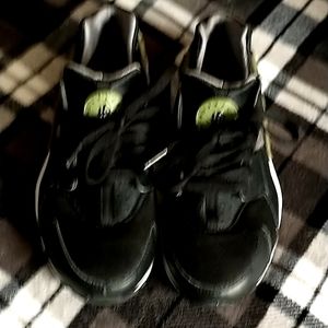 Hurarache by Nike size 5y  dark army green ,black & white with some gray